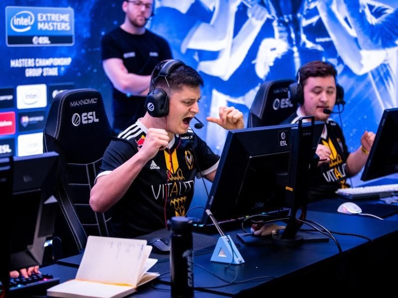 Nach vier verlorenen Finalspielen holte sich Vitalitys CS:GO-Team bei den IEM Beijing endlich wieder einen Titel. Foto: Bart Oerbekke/ESL/dpa