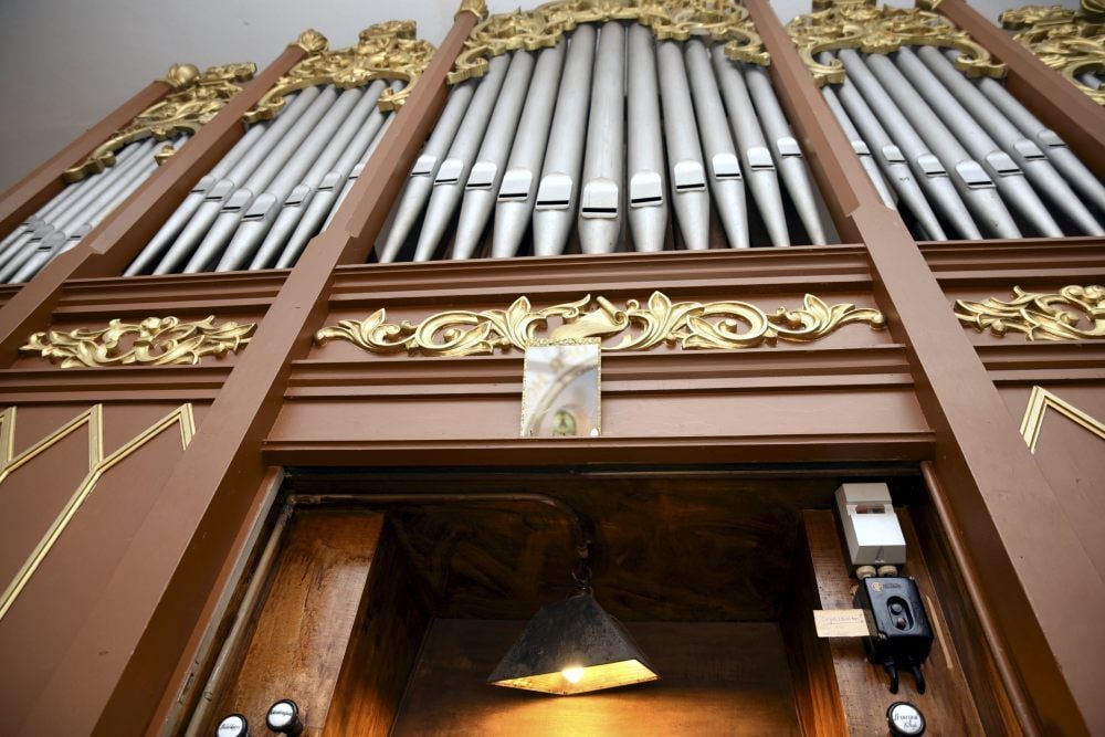 Das originale Zinn-Prospekt der Orgel könnte gleich mit rekonstruiert werden. Andere Arbeiten sind aber erst einmal wichtiger.