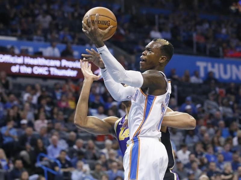 Musste mit Oklahoma eine bittere Niederlage hinnehmen: Dennis Schröder. Foto: Sue Ogrocki/AP