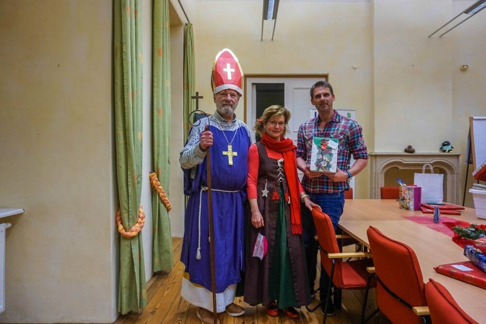 Christoph Krause (li.), Pfarrer im Ruhestand, die Pretzscher Autorin Sybille Zugowski, und Eick Boba, Teamleiter von fünf Gruppen