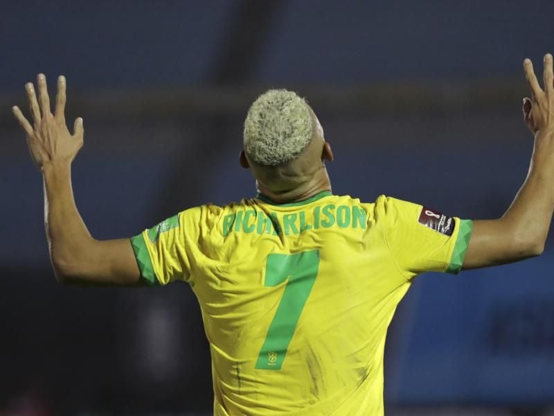 Richarlison feiert einen Treffer für Brasilien. Foto: Raul Martinez/Pool EFE/AP/dpa