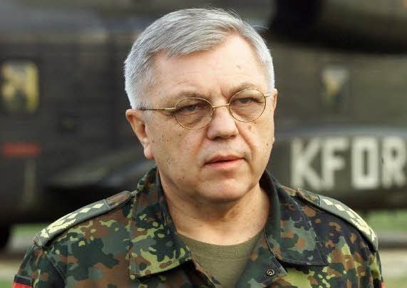 Harald Kujat im Jahr 2002.