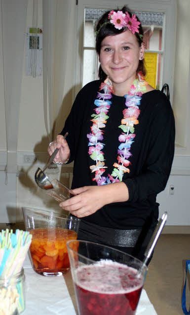Andrea Arndt bewirtete ihre Besucher in der Stadtinfo im alten Rathaus mit verschiedenen Bowle-Kreationen.