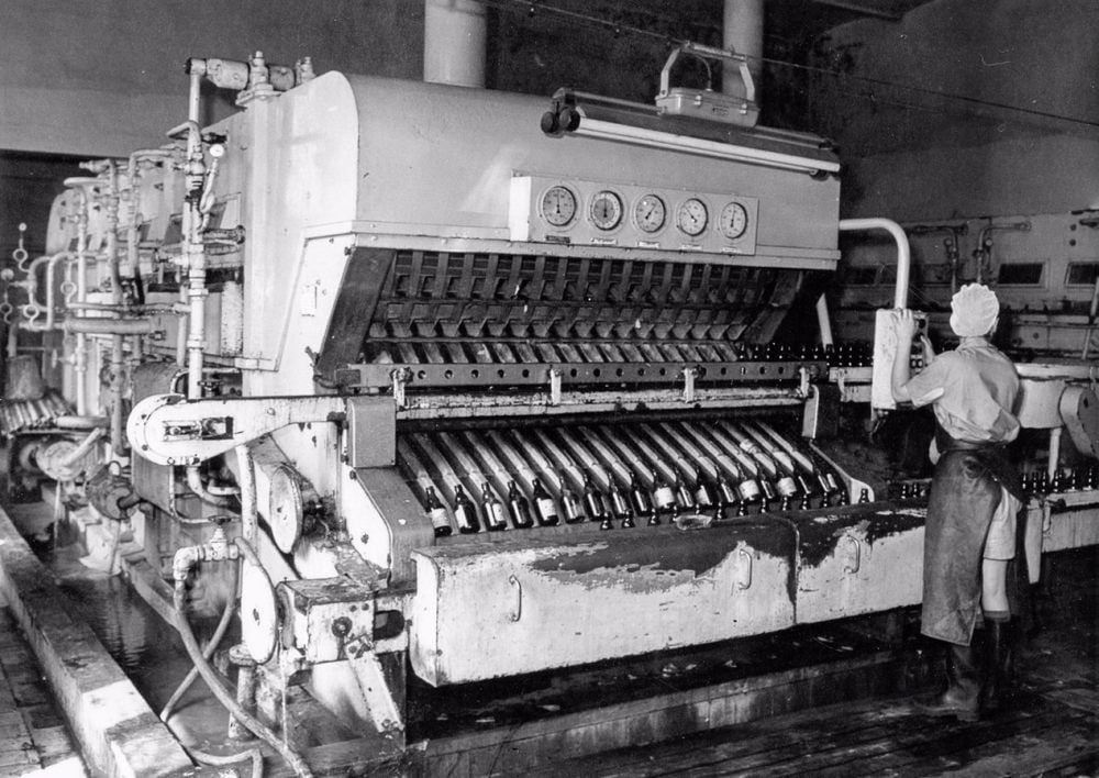 Produktion auf Hochtouren im Dessauer Getränkekombinat