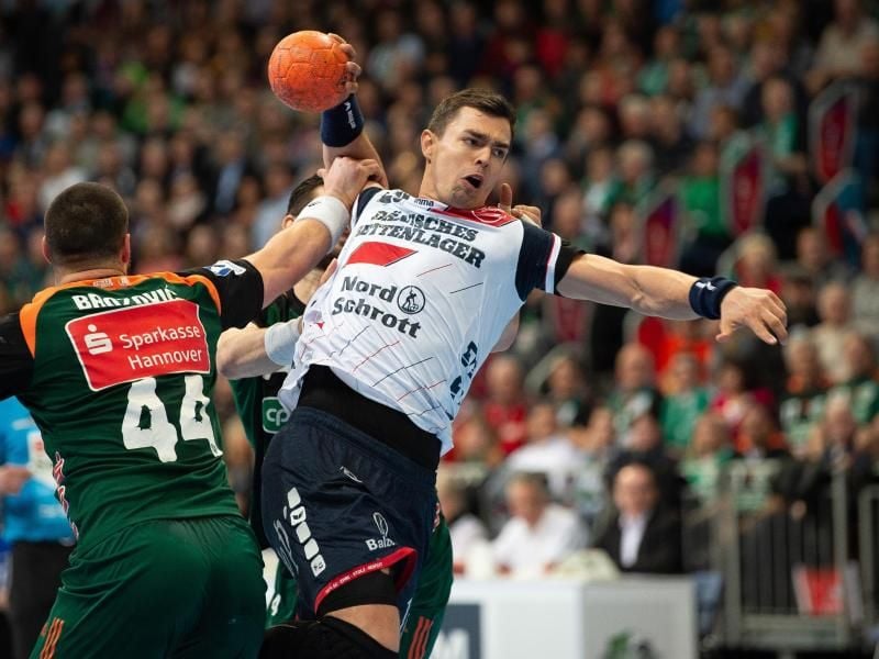 Flensburg muss vorerst auf Rasmus Lauge (r) verzichten. Foto: Swen Pförtner