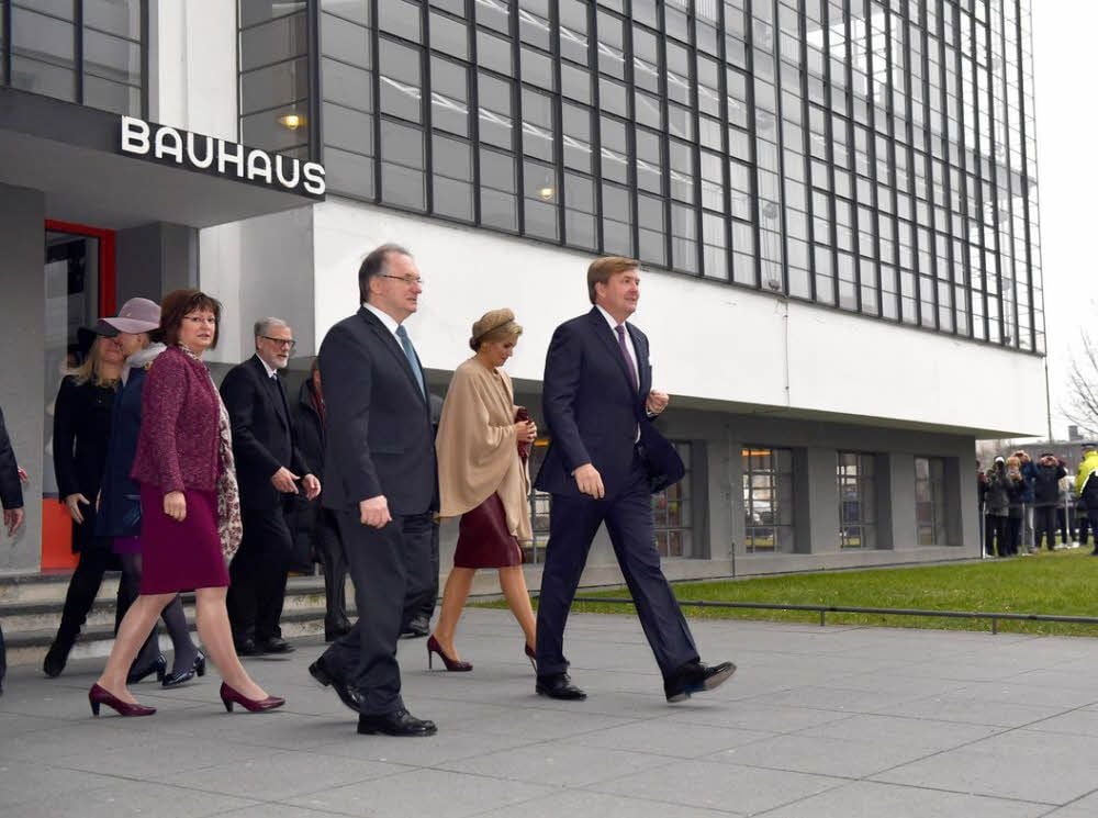 Die Royals besichtigten das Bauhaus in Dessau.