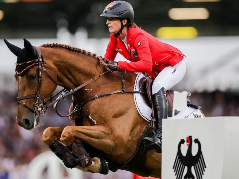 Springreiterin Simone Blum auf ihrem Pferd Alice. Foto: Rolf Vennenbernd