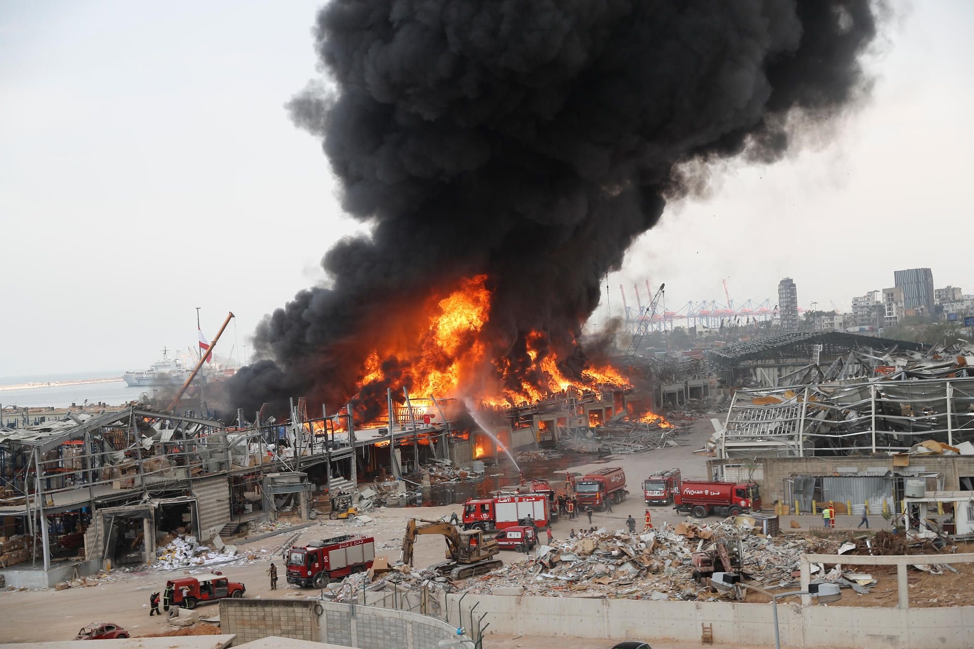 Im Hafen von Beirut ist ein Feuer ausgebrochen.