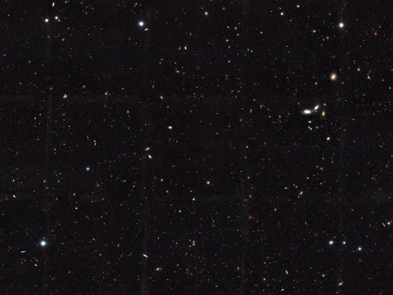 So viel Schwarz - und so viele Galaxien: Aufnahmen des „Hubble”-Weltraumteleskops habenergeben, dass das Universum mindestens zehnmal mehr Galaxien enthält als angenommen. Foto: Nasa/Esa/Hubble