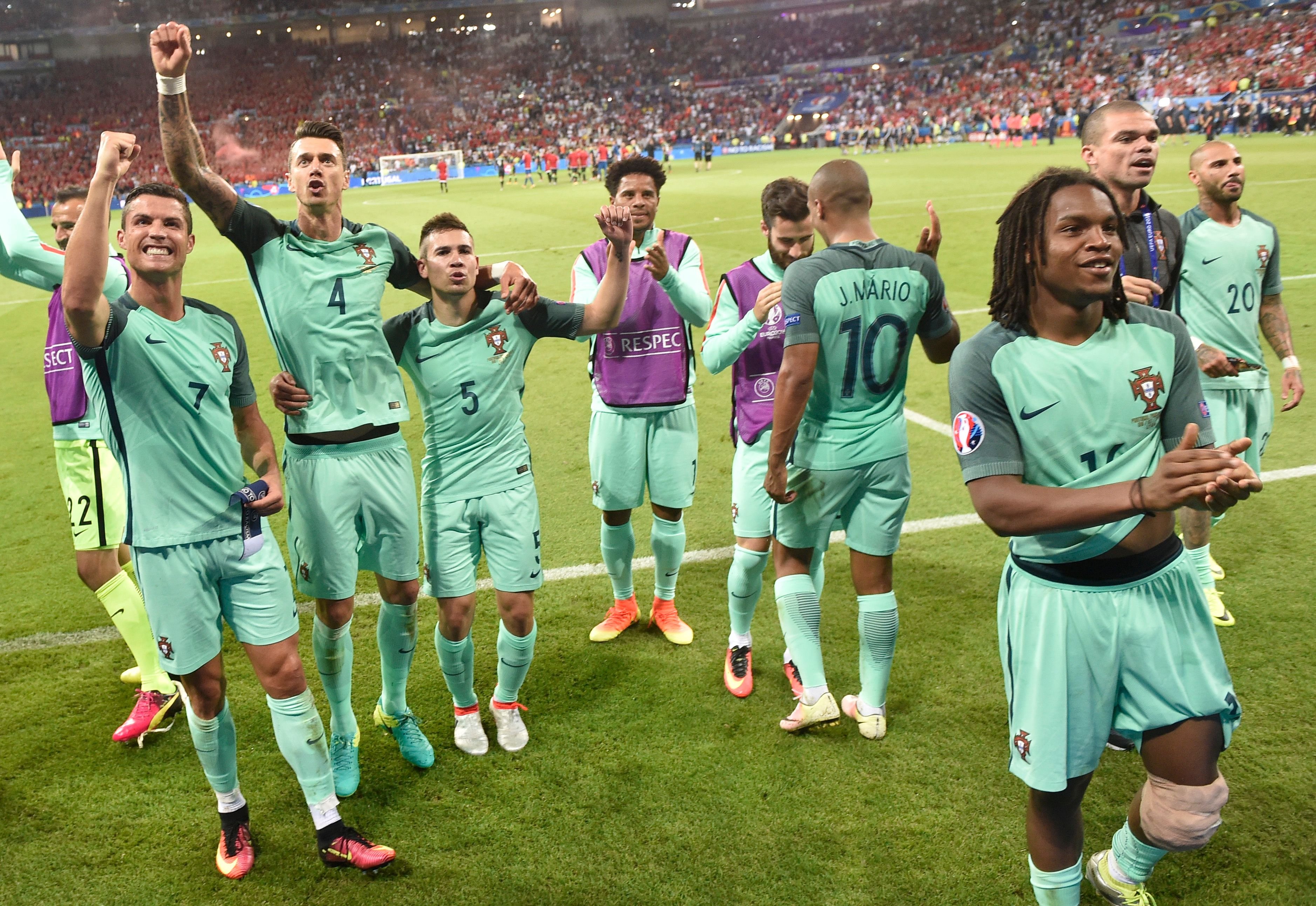 Die portugiesischen Spieler bejubeln den Final-Einzug