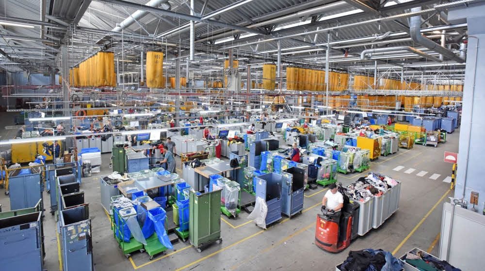 Blick in die Sortieranlage. Bei Soex in Wolfen sind derzeit 760 Mitarbeiter beschäftigt.