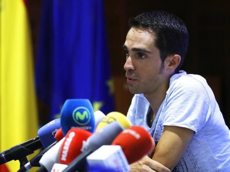 Alberto Contador teilt auf einer Pressekonferenz mit, dass er nicht an den Olympischen Spielen teilnimmt. Foto: Ballesteros