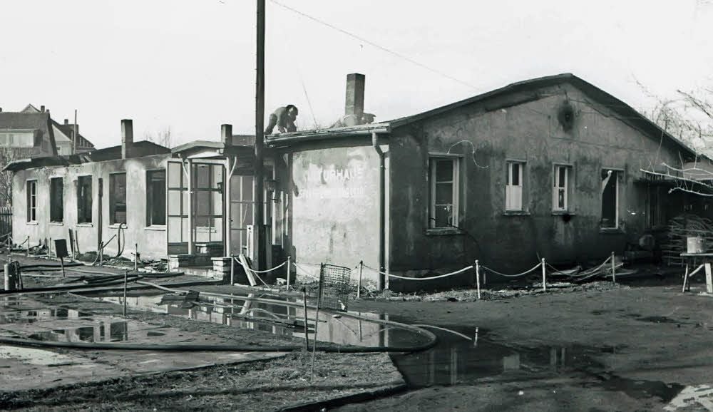 Vom Vereinsheim an der Ermslebener Straße blieben nur Schutt und Asche übrig.