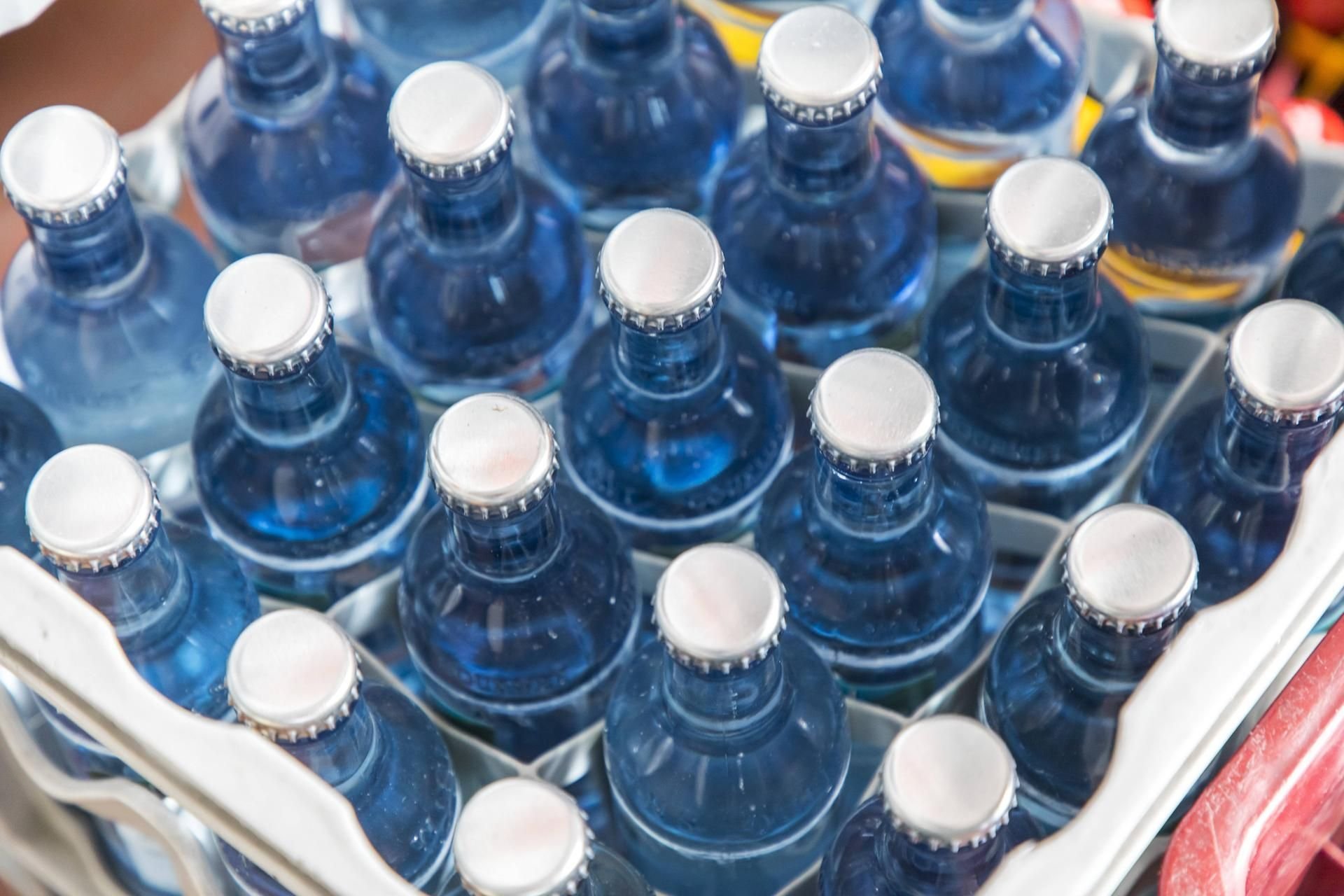 Verbraucher kaufen immer mehr Glas- statt Plastikflaschen.
