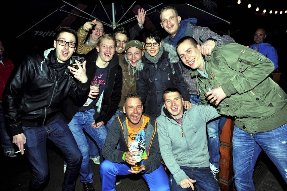 Die Kneipenfest-Besucher haben auf ihrer Tour durch die Innenstadt immer viel Spaß.