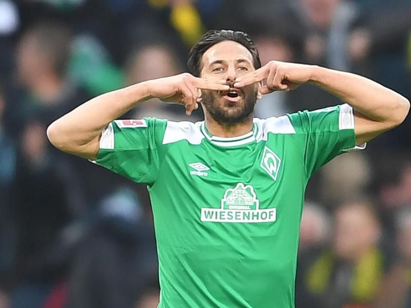 Von der DFL ausgezeichnet: Werder-Legende Claudio Pizarro. Foto: Carmen Jaspersen