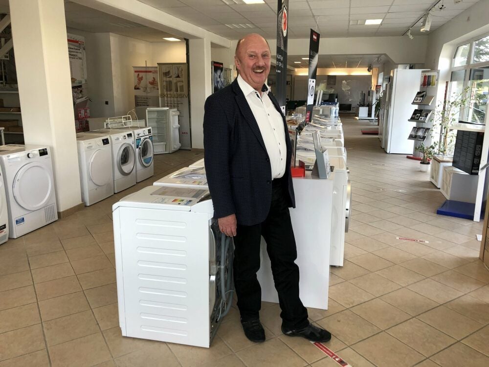 Raimund Graß bietet in seinem Fachmarkt in Weißenfels elektrische Großgeräte und einen Reparaturservice an.