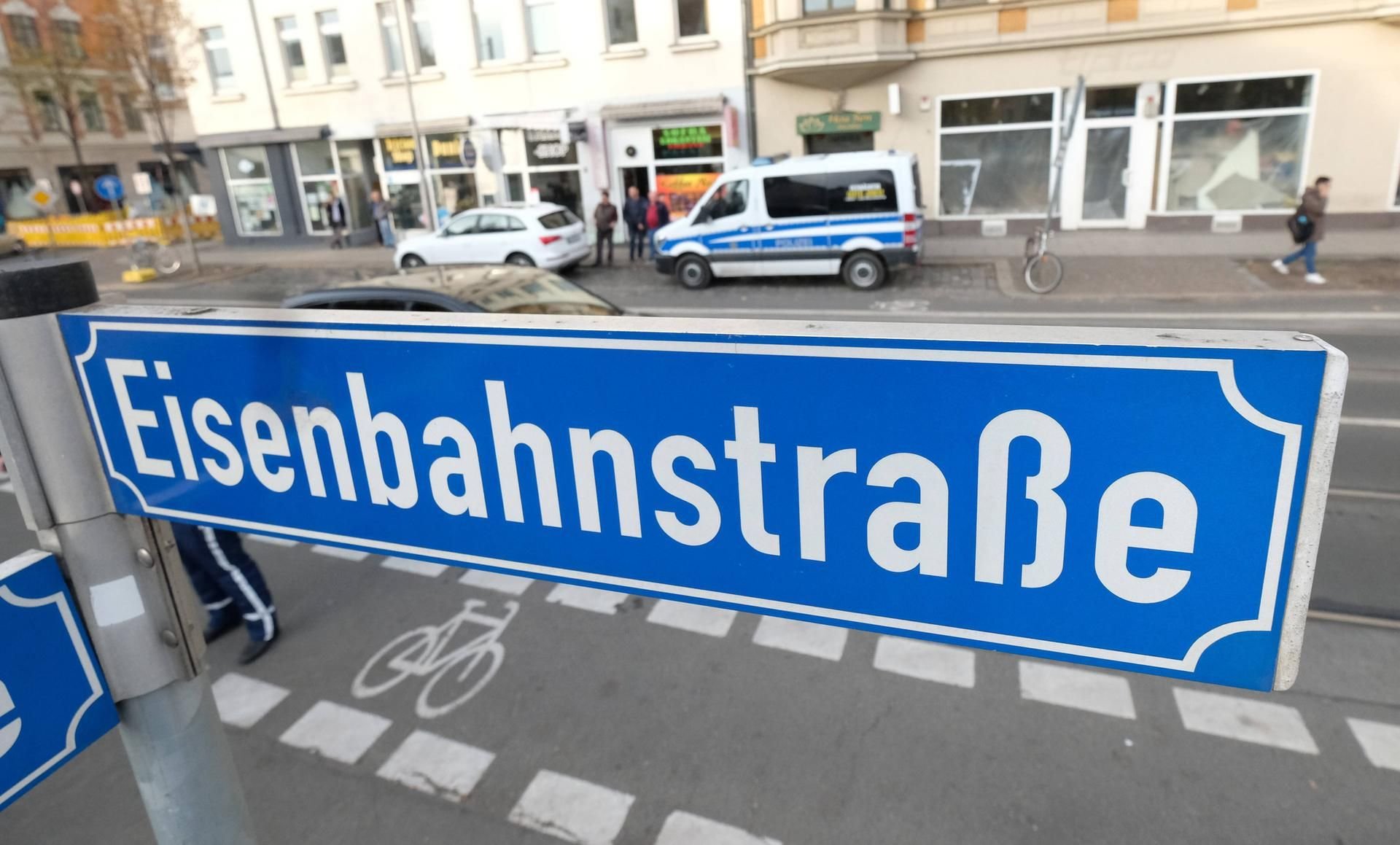 In der Eisenbahnstraße in Leipzig ist am Dienstagabend ein Mann bedroht und verprügelt worden. (Archivbild)