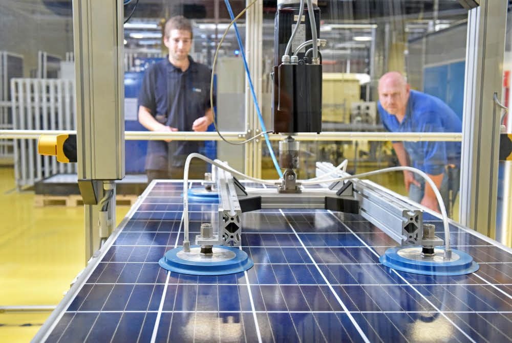 Im Thalheimer Testcenter werden die Q-Cells-Module harten Belastungsproben unterzogen.