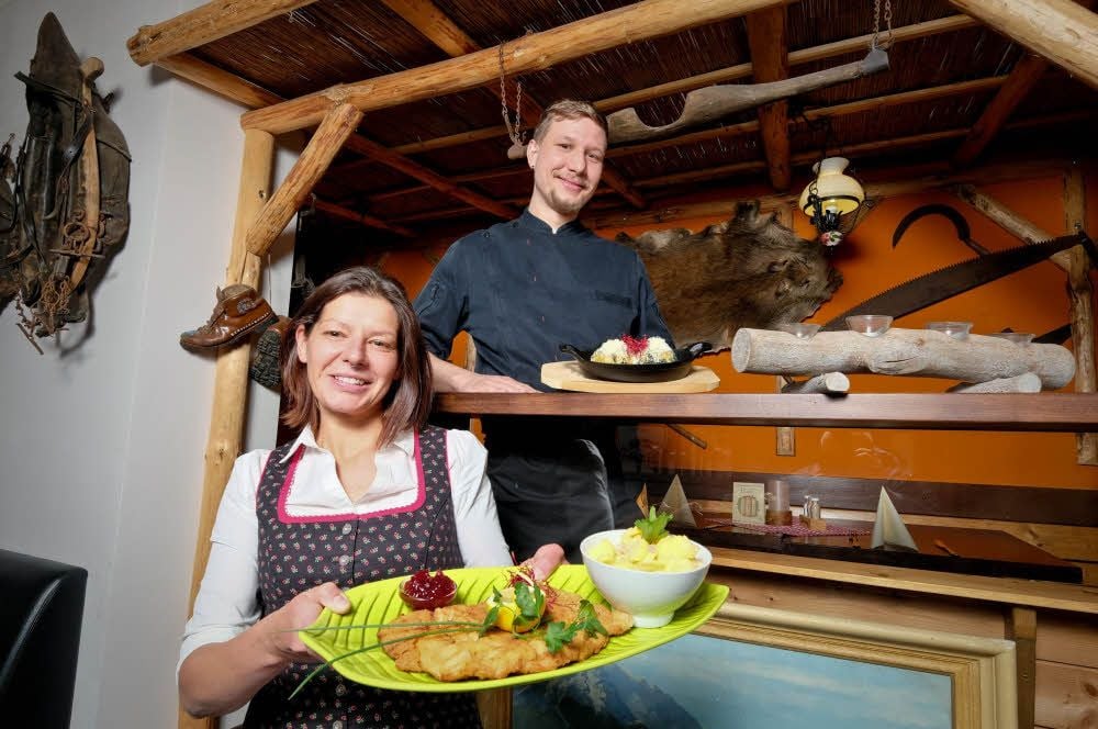 Die Geschwister Claudia und Tobias Knoll führen ein deutsch-österreichisches Restaurant in der Sternstraße.