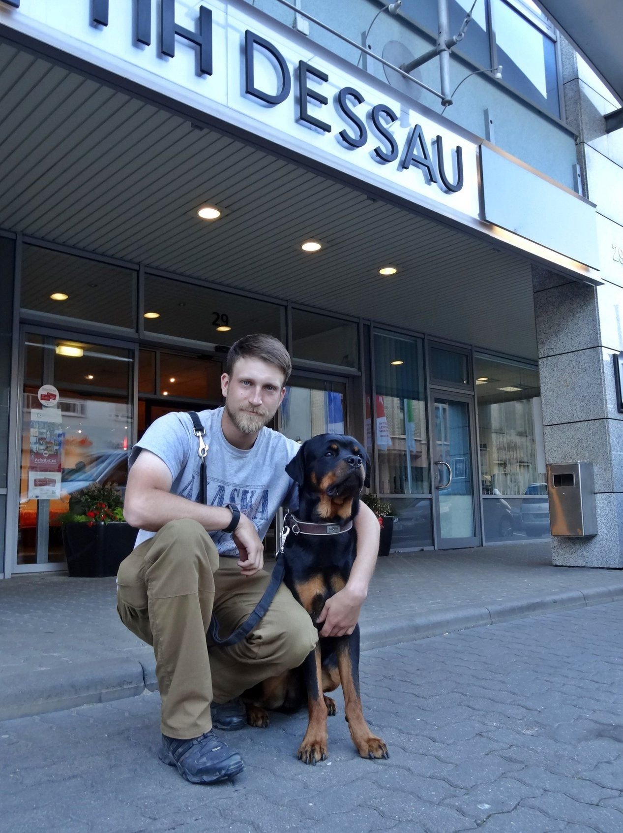Alexander Sedlak mit seinem Hund Bruno