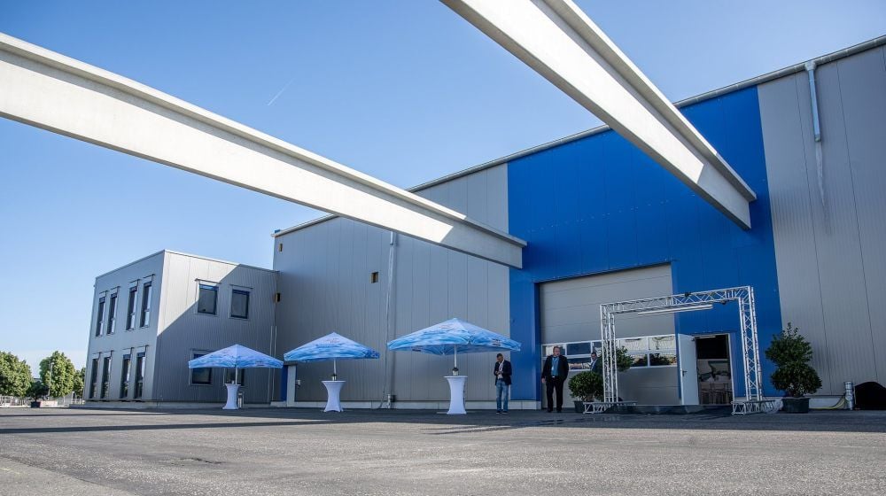 Das neue Logistikzentrum mit Lagerhalle sowie Büro- und Sozialgebäude der Harzer Mineralquellen in Blankenburg