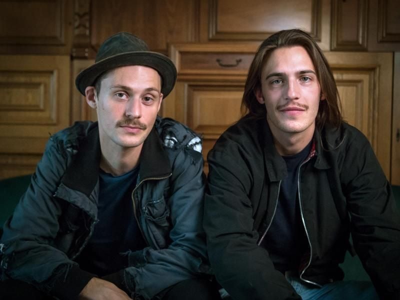 So sehen Milliarden aus: Ben Hartmann (l) und Johannes Aue in Berlin. Foto: Alexander Heinl