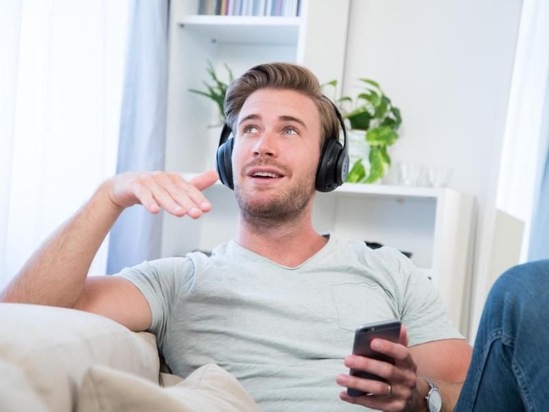 Qualcomms neuer Snapdragon 845 soll eine kabellose Musikübetragung vom Smartphone auf mehrere Lautsprecher oder Kopfhörer ermöglichen. Foto: Christin Klose
