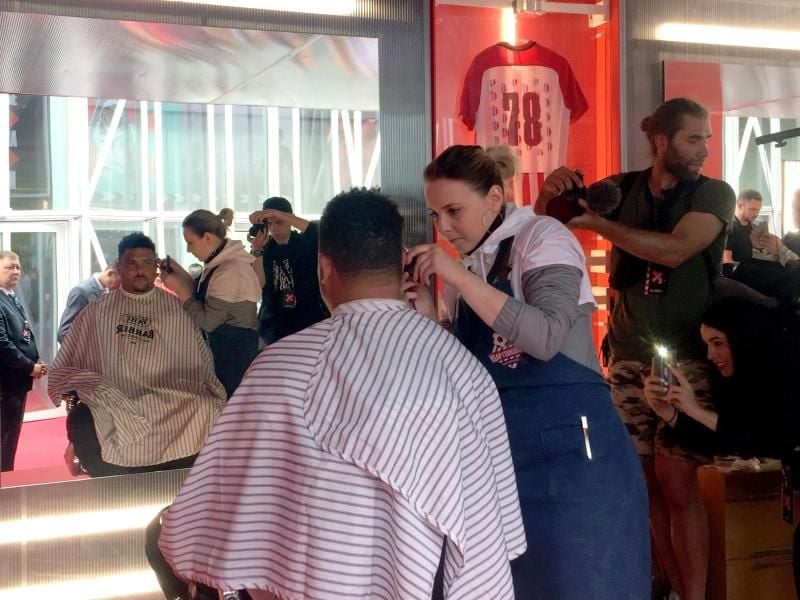 Der ehemalige Fußballstar Ronaldo beim Friseurbesuch in Moskau. Foto: Patrick Reichardt
