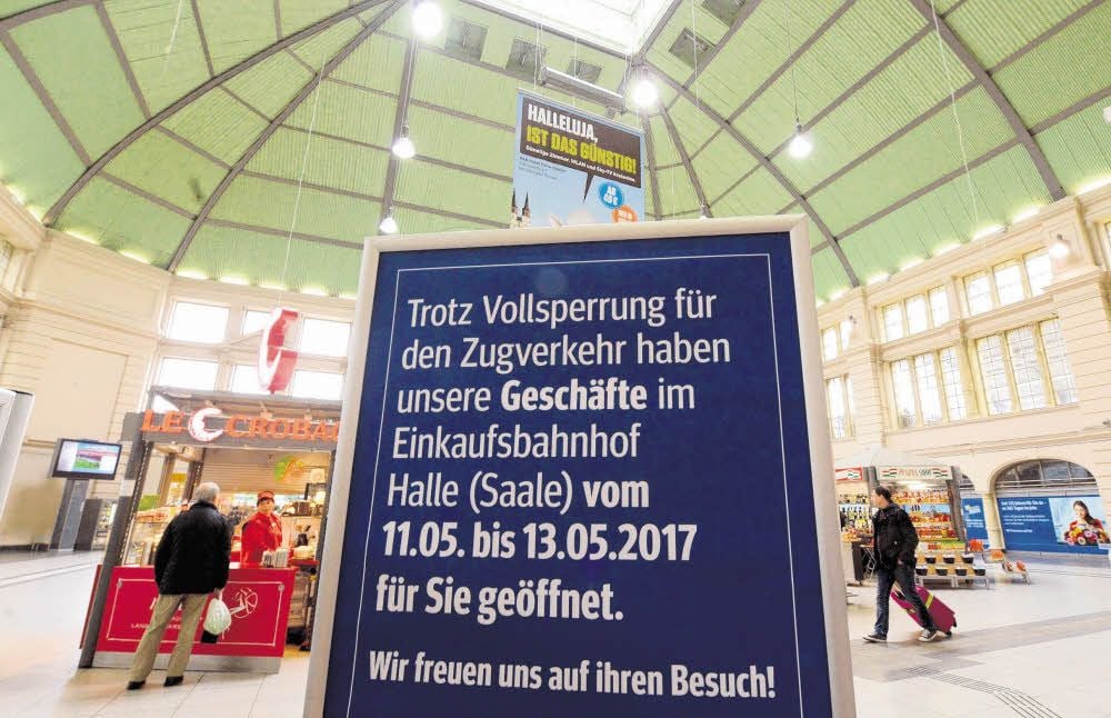 Hinweisschild am Hauptbahnhof in Halle