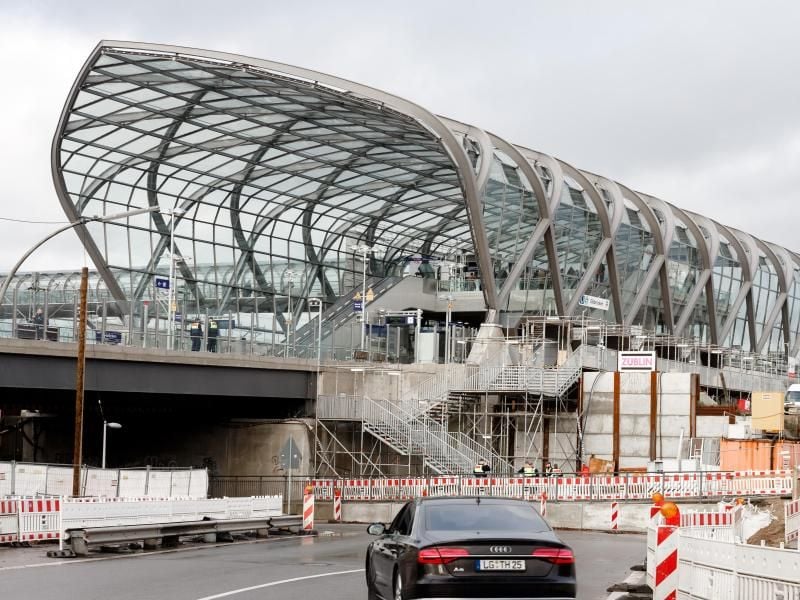 Die neue S-Bahn Station Elbbrücken, die seit dem 15.12.2019 für den Fahrgastverkehr geöffnet ist. Foto: Markus Scholz/dpa