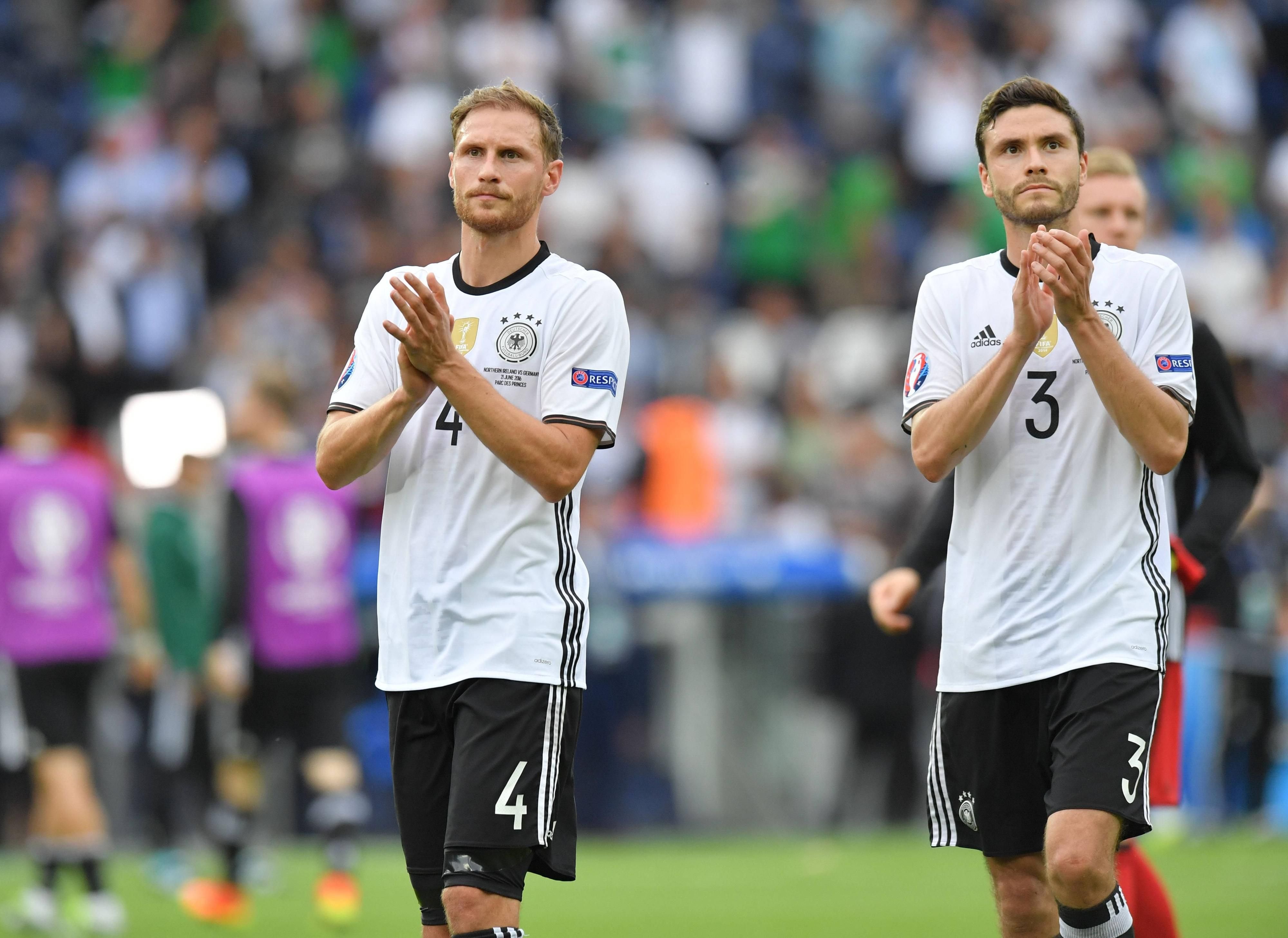 Benedikt Höwedes (l.) und Jonas Hector.