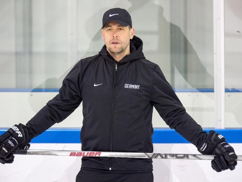 Unterzieht seinem Team einen zweiten Härtetest gegen Russland: DEB-Coach Marco Sturm. Foto: Peter Kneffel