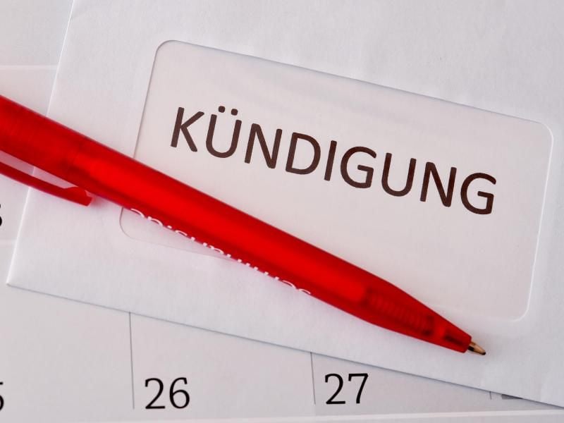 Rechtmäßig oder nicht? Wer seine Miete nicht bezahlt, muss mit der Kündigung rechnen. Dabei gibt es aber Grenzen. Foto: Patrick Pleul/dpa-Zentralbild/dpa-tmn