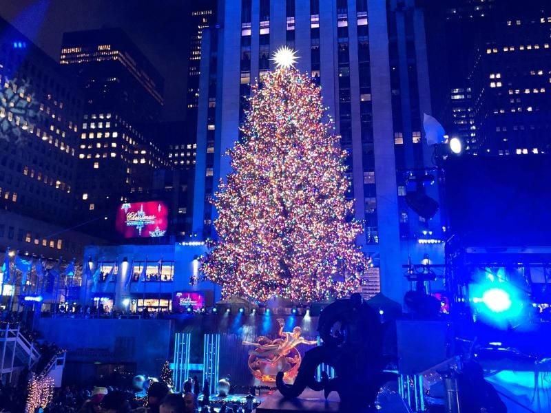 Ein Traum aus Licht: der Weihnachtsbaum am Rockefeller Center. Foto: Benno Schwinghammer/dpa