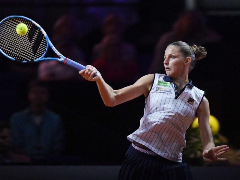Karolina Pliskova aus Tschechien spielt im Finale von Stuttgart gegen Coco Vandeweghe aus den USA. Foto: Marijan Murat