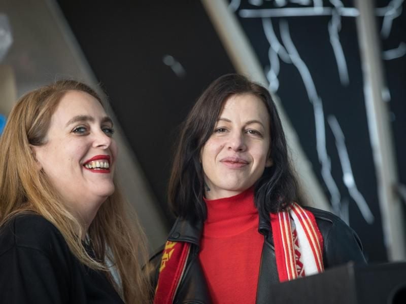 Susanne Pfeffer (l) und Anne Imhof sind für den deutschen Pavillon verantwortlich. Foto: Frank Rumpenhorst