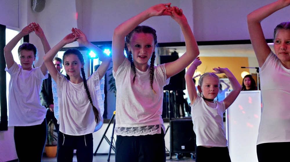 Die Teendance-Gruppe der Tanzschule Lampadius bei ihrem Auftritt.