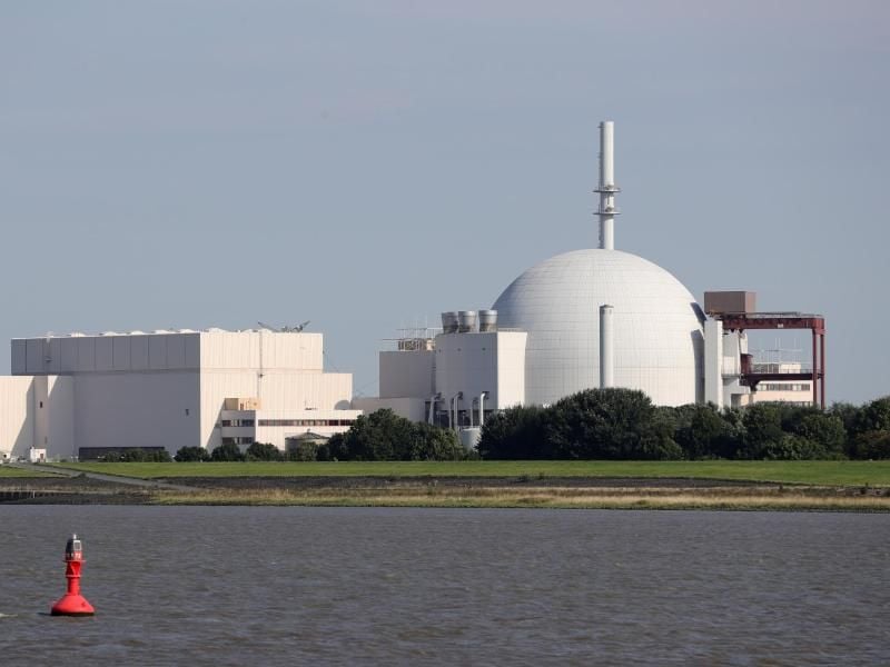 Das Atomkraftwerk Brokdorf an der Elbe bei Brokdorf. Foto: Christian Charisius/Archiv
