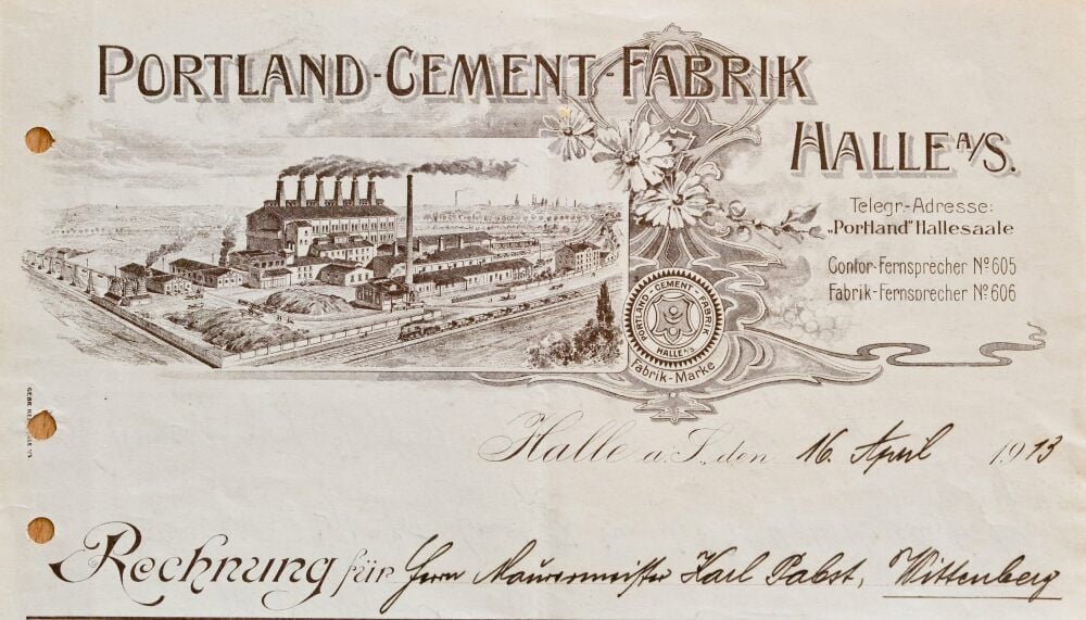 Der Rechnungskopf vom 16. April 1913 zeigt die einzig erhaltene Darstellung der Portland-Cement-Fabrik, die in Neustadt ihren Standort hatte.