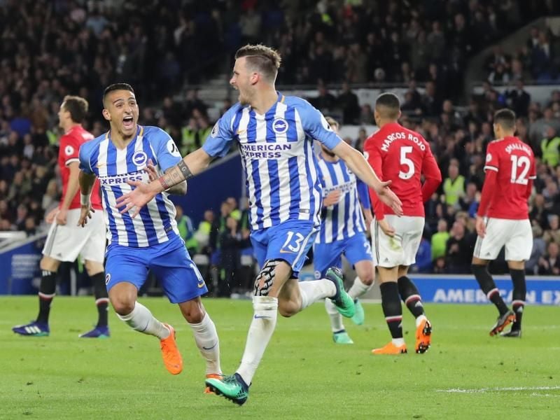 Pascal Groß (r) jubelt mit einem Teamkameraden über sein Tor gegen Manchester United. Es ist sein erster Treffer für Brighton & Hove Albions. Foto Gareth Fuller/PA Wire Foto: Gareth Fuller