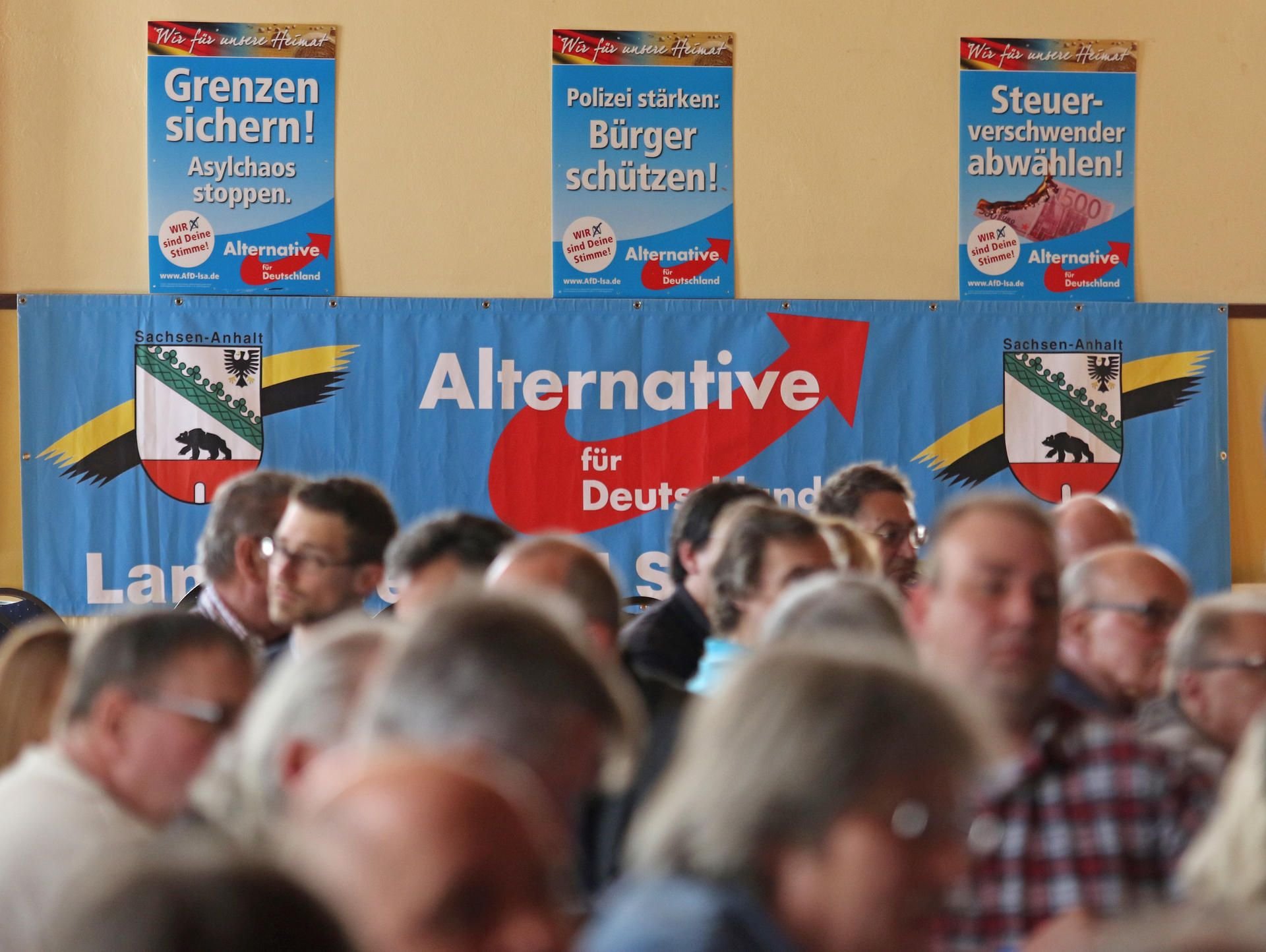 Delegierte des Landesparteitages der AfD Sachsen-Anhalt beraten im Kulturhaus Badeborn.