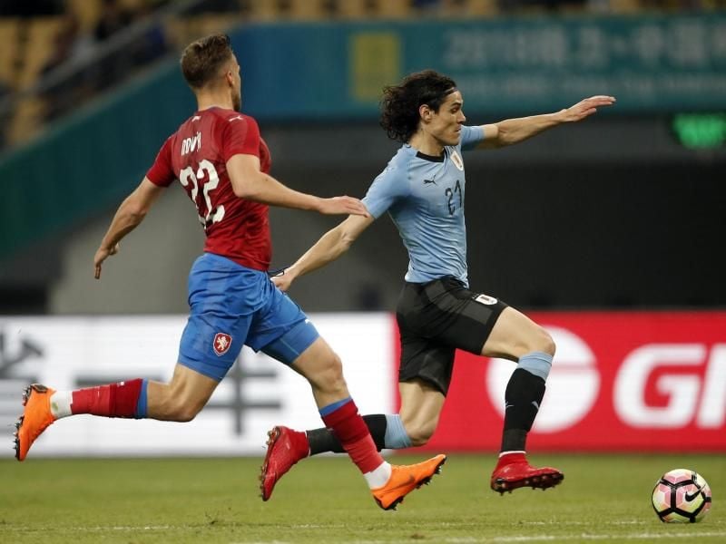 Edinson Cavani (r) erzielte einen Treffer für Uruguay. Foto: COLOR CHINA PHOTO/AP