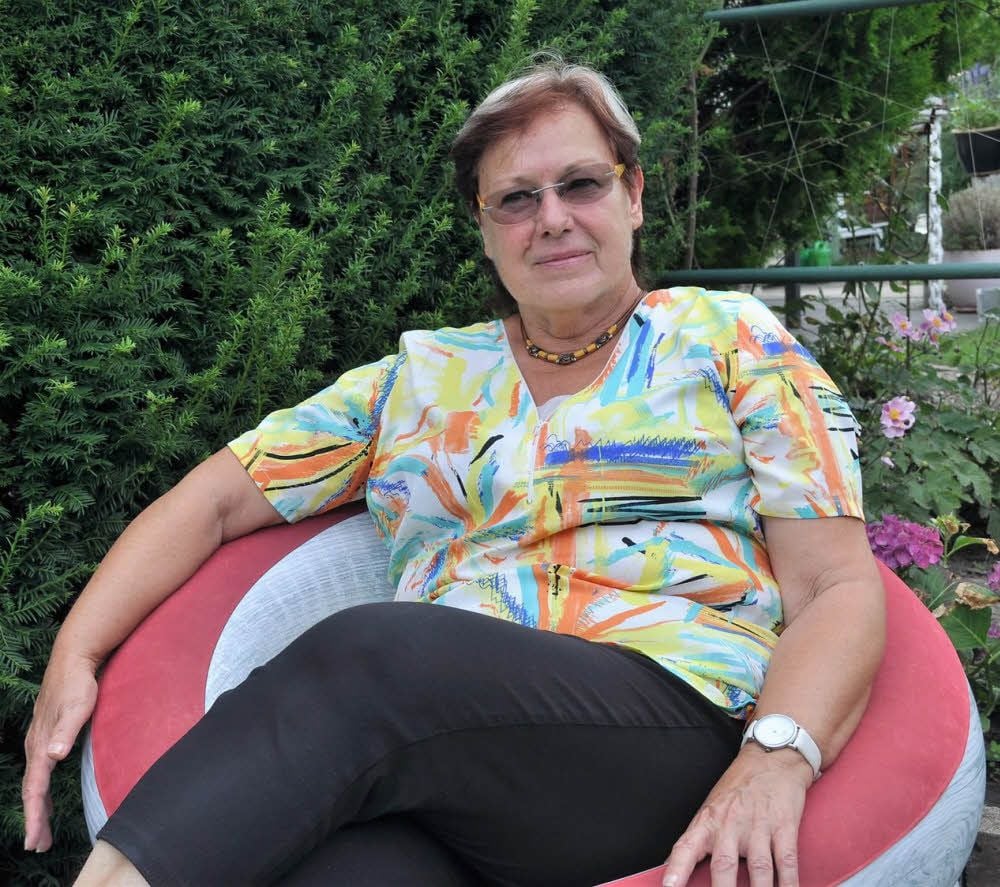 Gudrun Speldrich in ihrem Garten