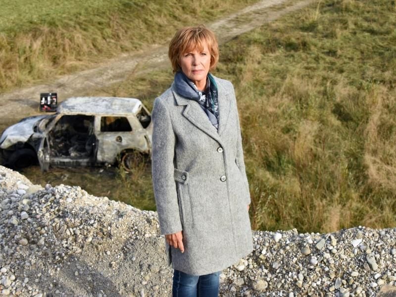 Kommissarin Ellen Lucas (Ulrike Kriener) am Tatort. Foto: Barbara Bauriedl/ZDF/dpa