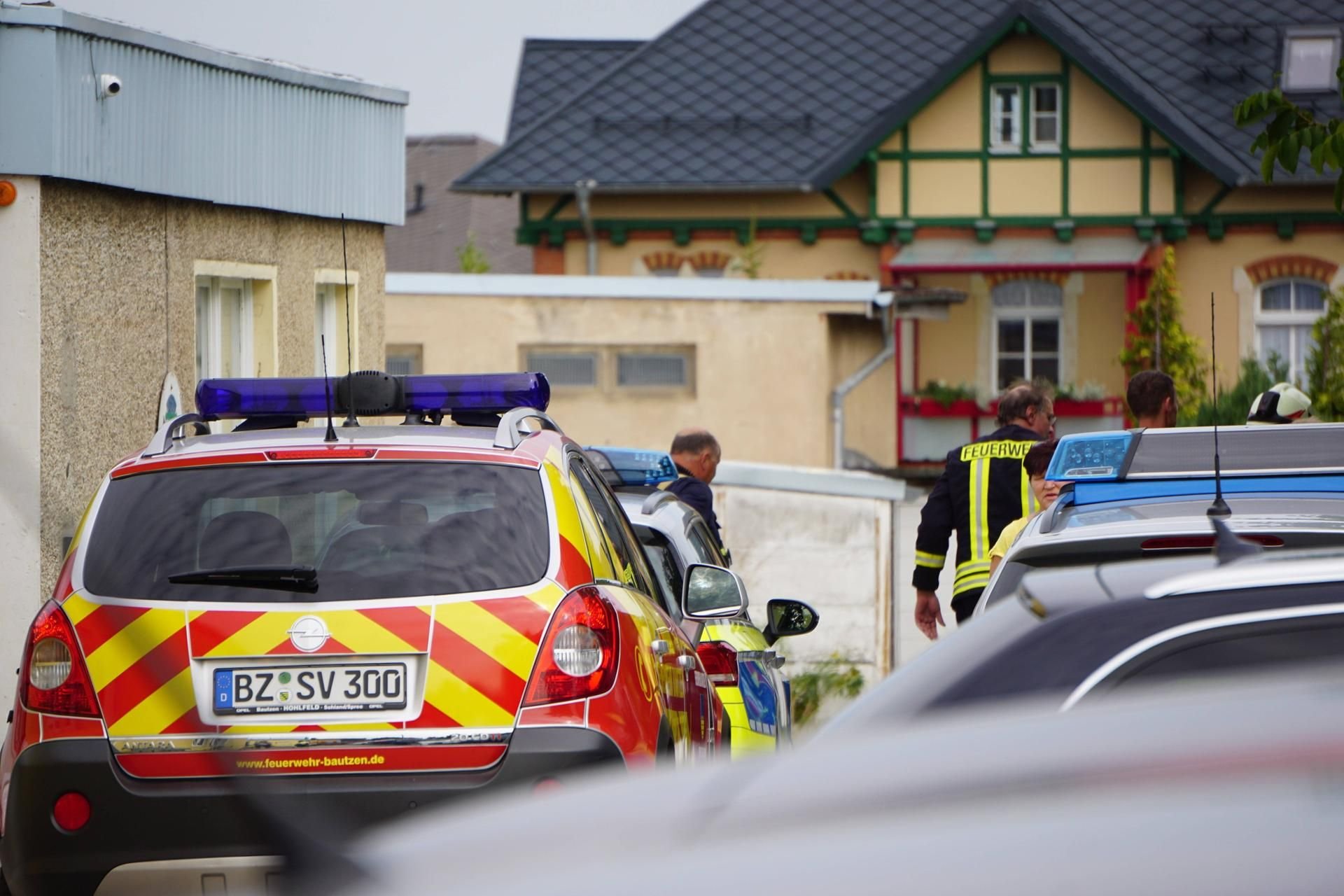 In Bautzen hat eine Mutter damit gedroht, ihre Kinder aus dem Fenster zu werfen.