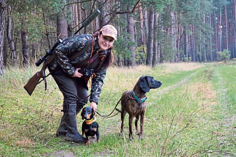 Bis zu drei Mal die Woche geht Sarah Olitzsch mit ihren Hunden Lumpi und Aika auf die Jagd.