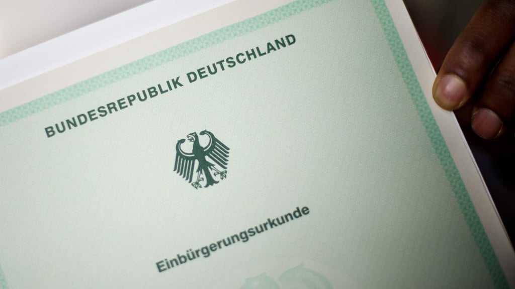 In Sachsen-Anhalt sind mehr Menschen eingebürgert worden, als noch im Vorjahr.