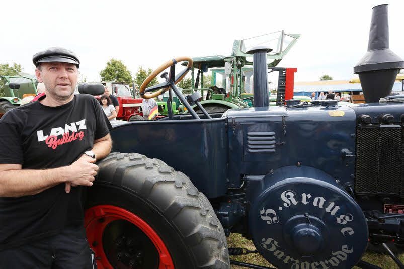 Auch Holger Krause aus Harzgerode ist mit sein Lanz Bulldog - Baujahr 1941 und 25 PS - zum Traktorentreffen gekommen.