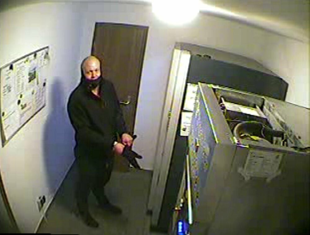 Tatverdächtig: Unbekannter in der Milchtankstelle Abtlöbnitz.